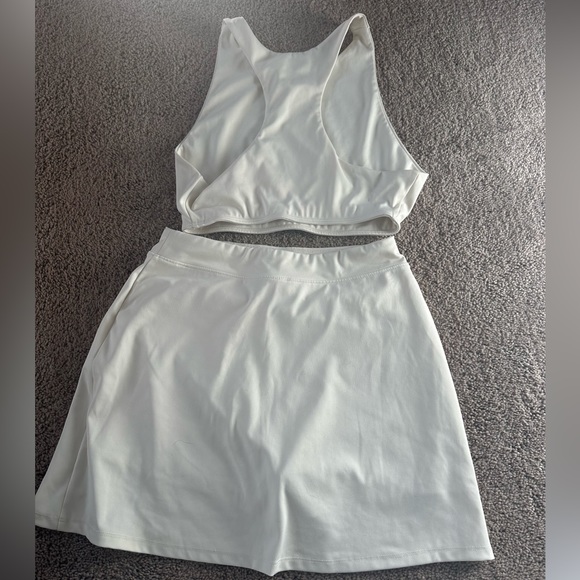 Reformation Ecomove Set-Small - Picture 4 of 4